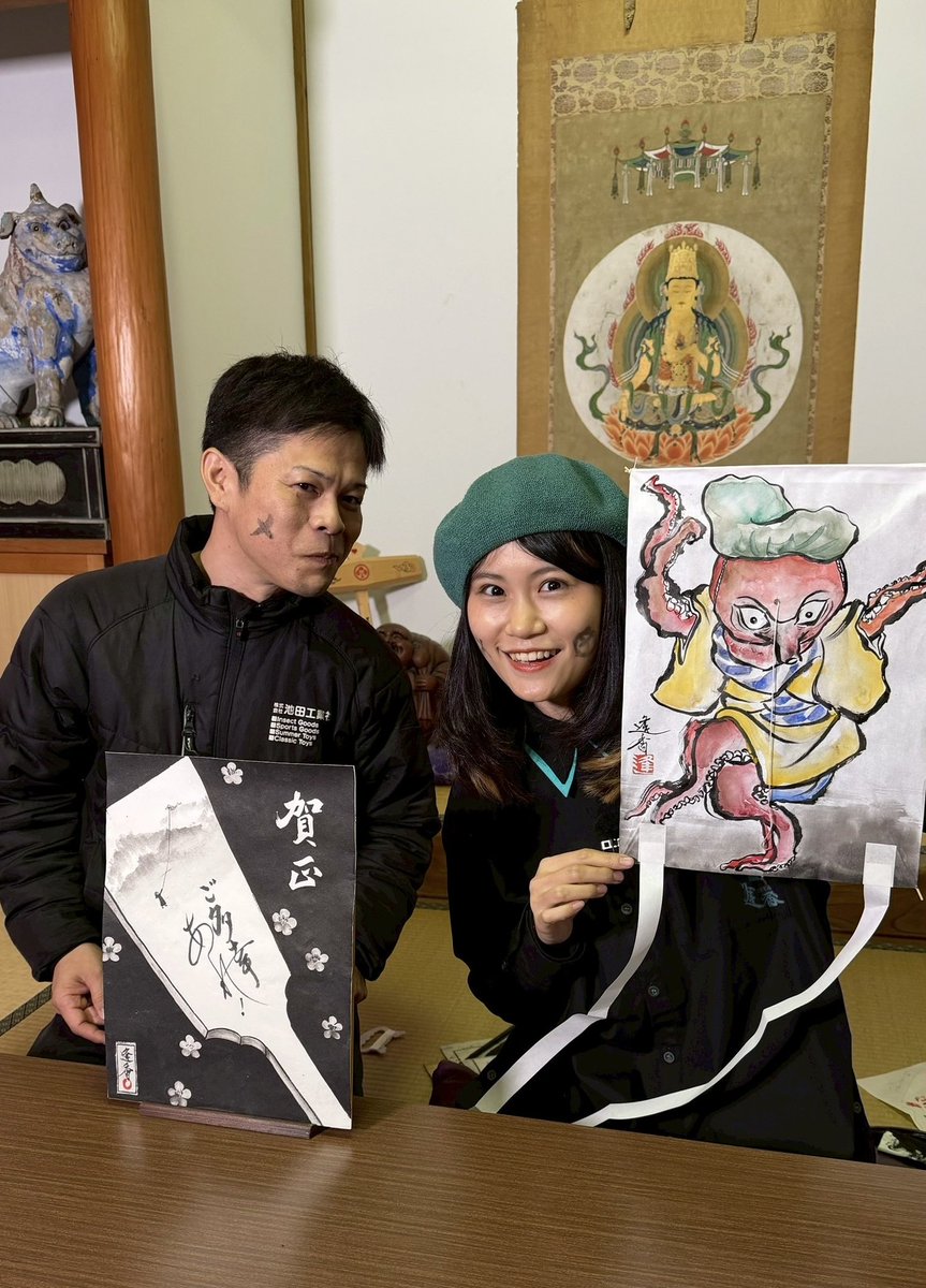 凧揚げにタコ🐙を描いて 小学生ぶりにコマを回し、 池田工業社の勝井