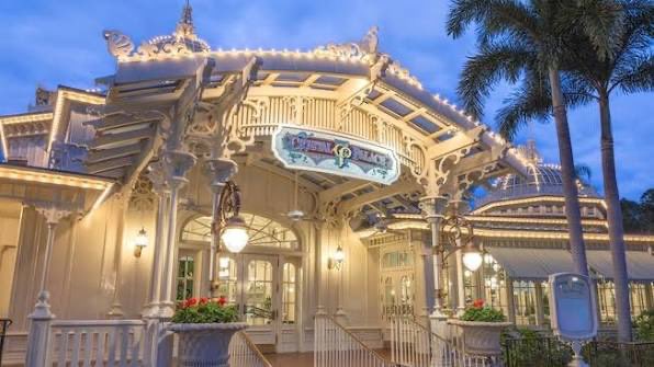 ppmcghee's tweet photo. People keep sharing this photo accusing Pooh of visiting Epstein Island. This photo was taken in Crystal Palace inside of Magic Kingdom.
Pooh is innocent. #FreePooh https://t.co/3lO2XUSfJF