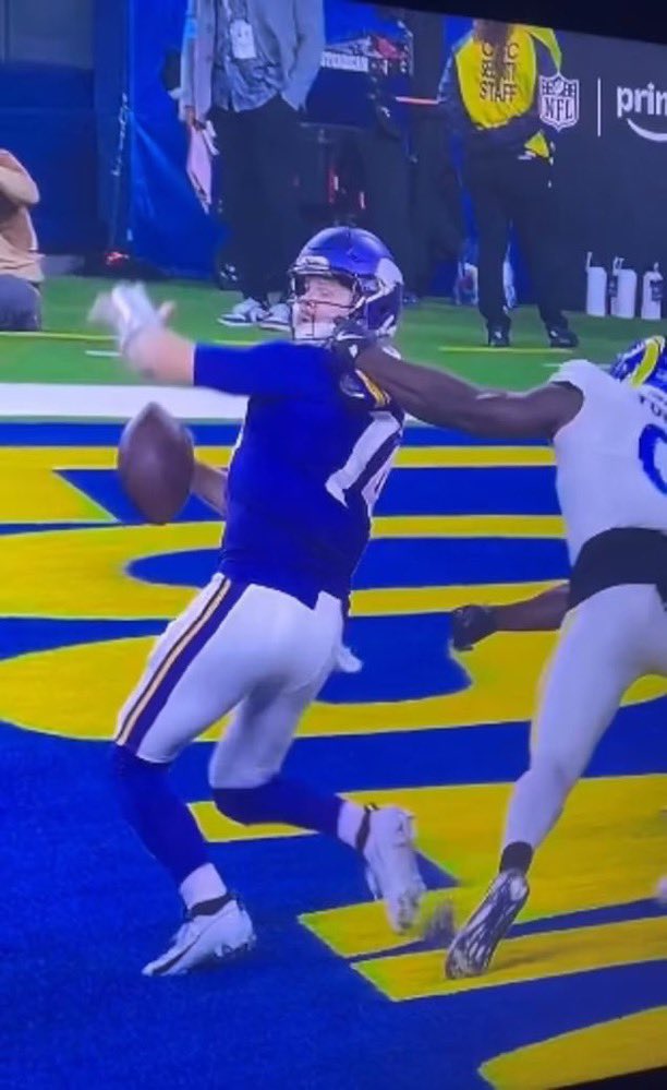 djshaw20's tweet image. Lets investigate this