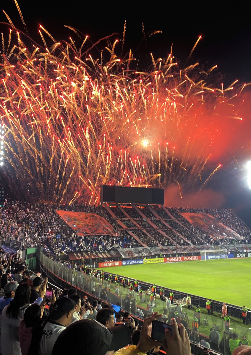 Imaginate ser Panameño, llegar por primera vez a un club como Olimpia y saber que en cada partido tenés a toda esta gente detrás tuyo, bancándote.
