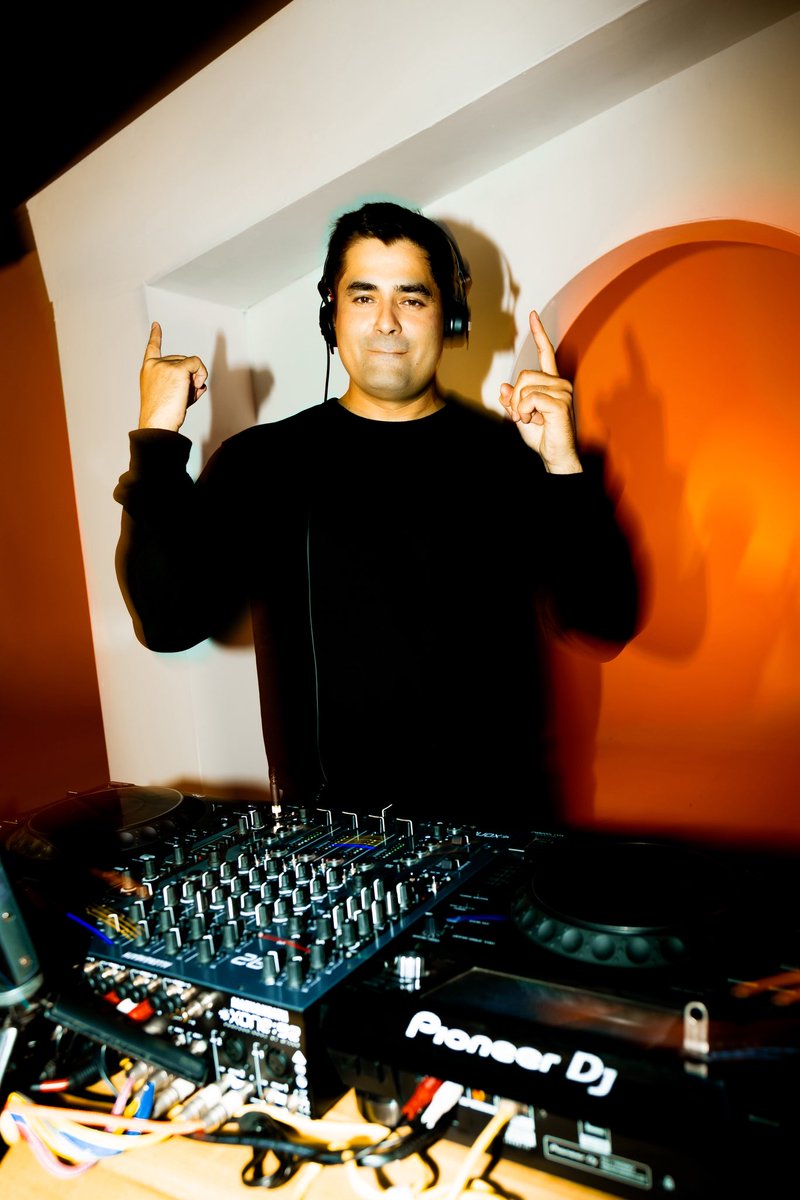 EMASOUND's tweet image. Muchas gracias por ser parte de EMASOUND SESSIONS. La pasamos increíble. Nunca imaginé que mi primer show en solitario sería una realidad, y hoy lo fue. ✨🔥

Nos vemos muy pronto, Guatemala 🇬🇹.
Y México 🇲🇽… prepárate, que allá nos vemos. 🔥

Photo 📸: @JasonCam_