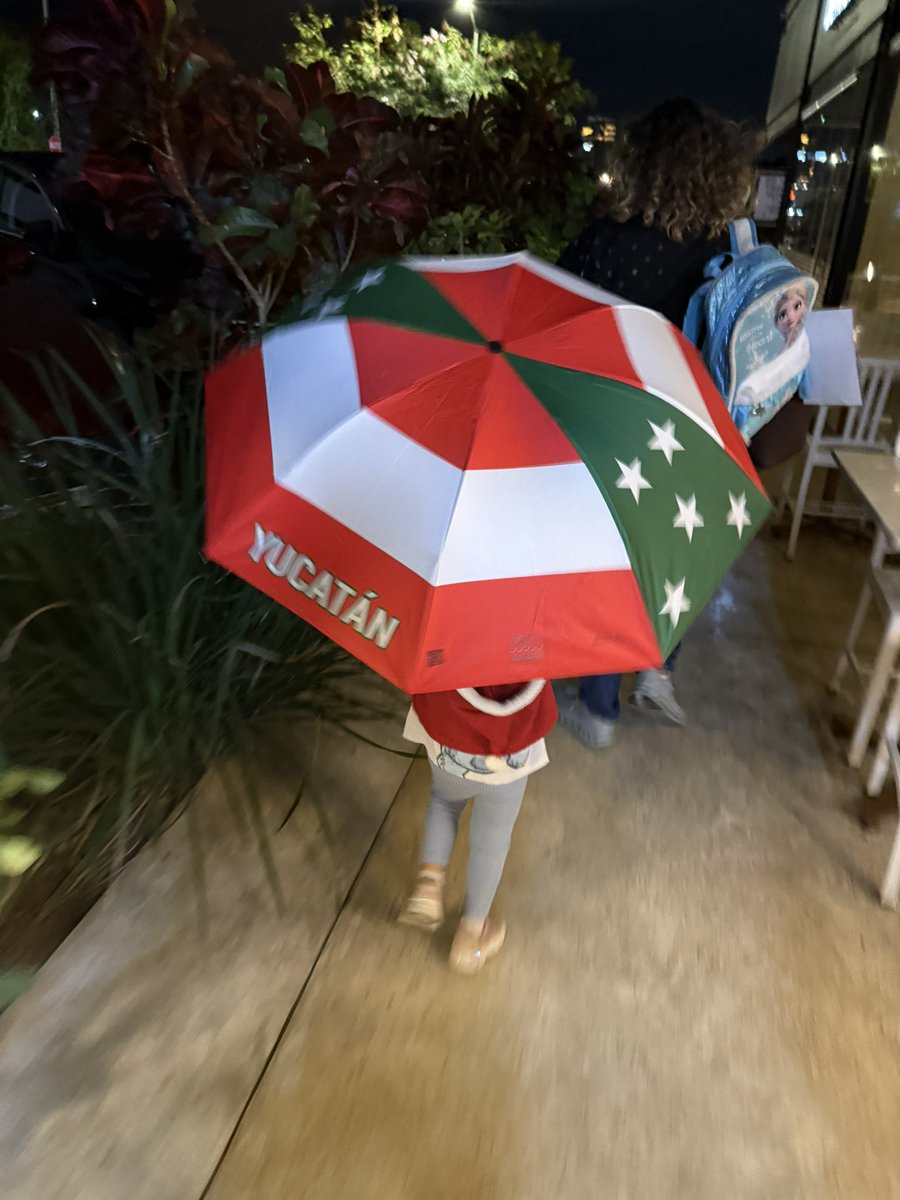 maumoreno tweet media