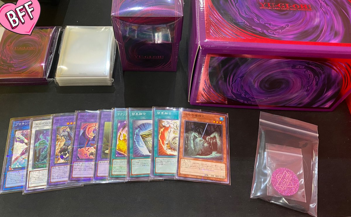遊戯王 DUELIST BOX PRISMATIC SUMMON 収録のカードを召喚に合わせてセットに‼️ 各種サプライ (ストレージ デッキケース  スリーブ デッキコースター コイン) 再録ノーマルパラレル9種×3枚 全部合わせて🔥¥1️⃣5️⃣0️⃣0️⃣🔥 数量限定なので  お早めにお買い求め ...
