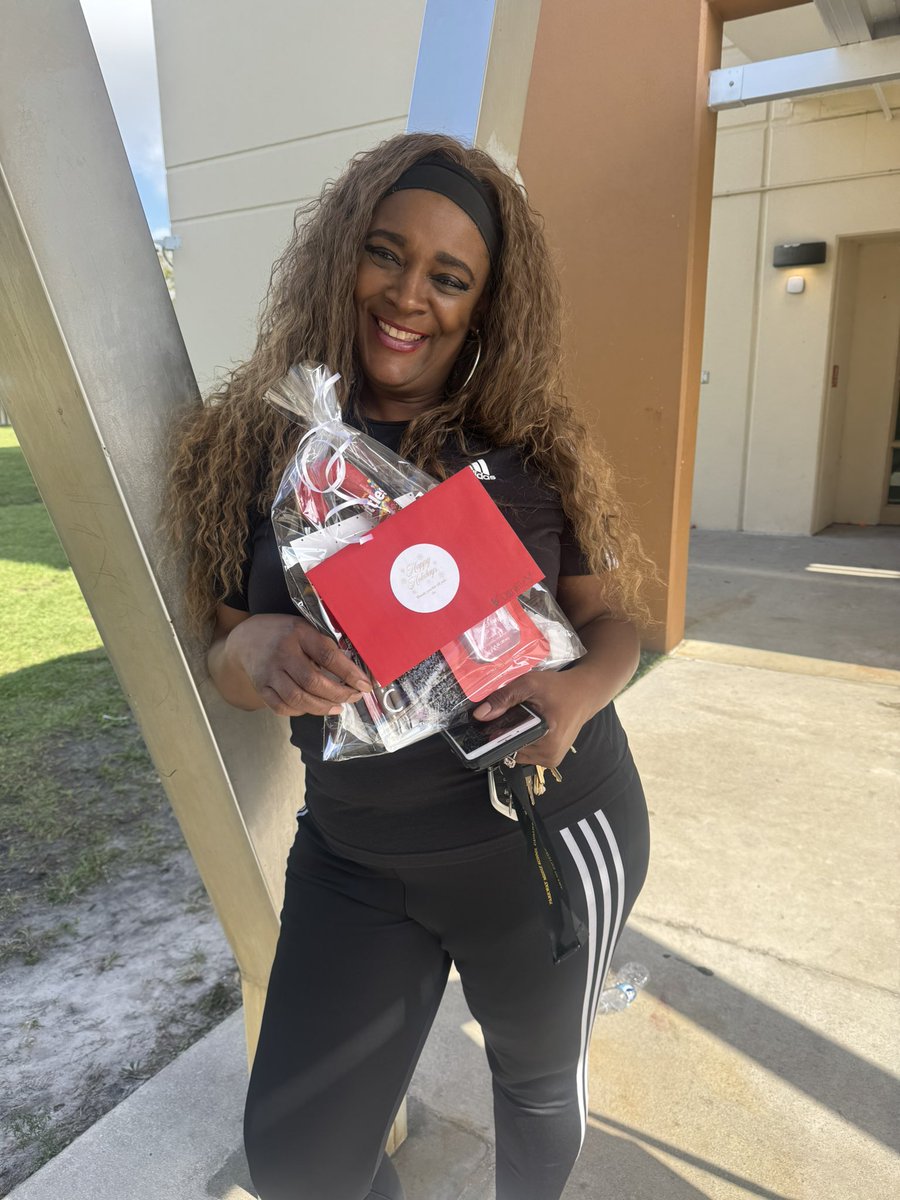 Eunice OyekolaClark tweet media