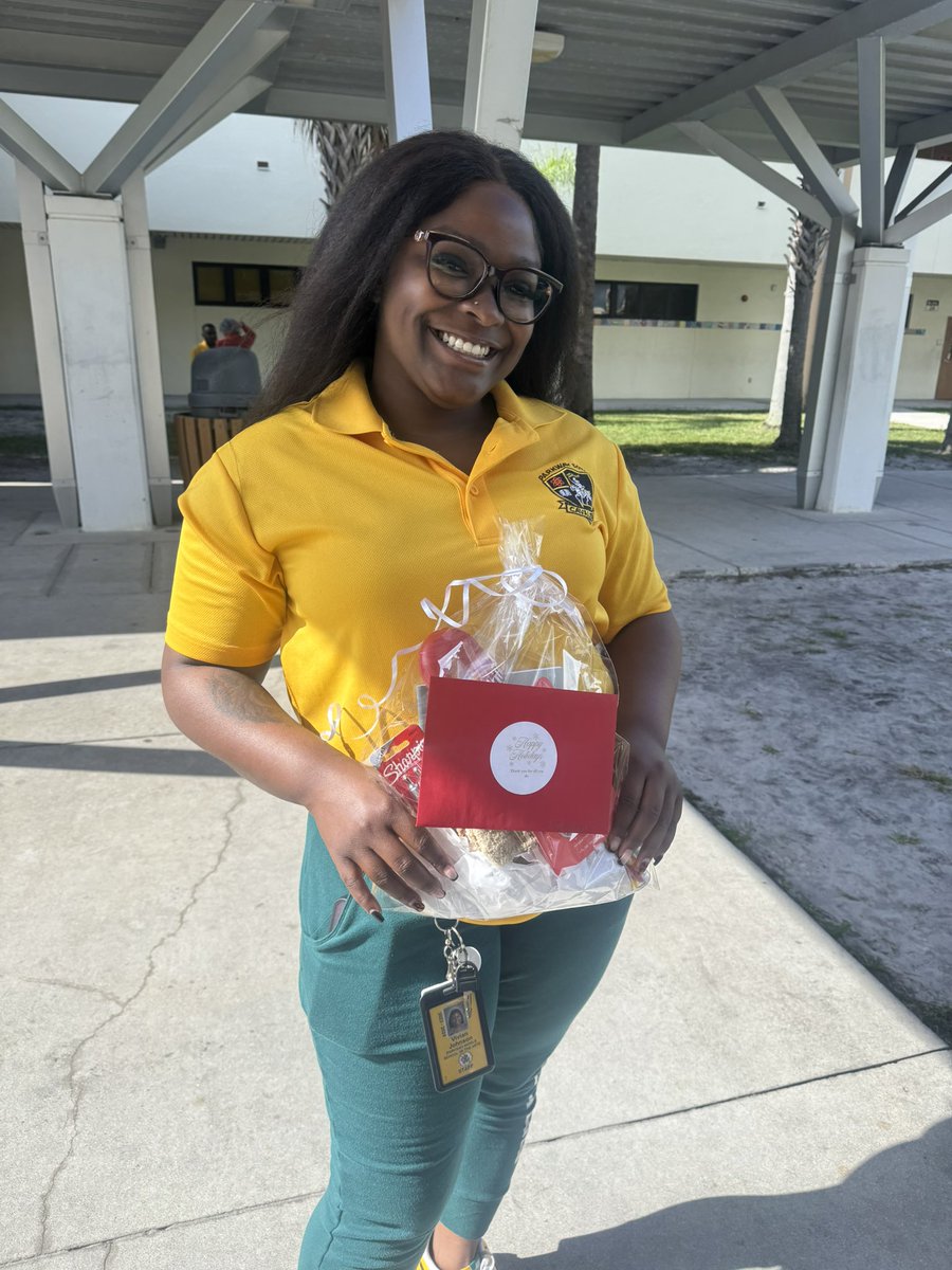 Eunice OyekolaClark tweet media