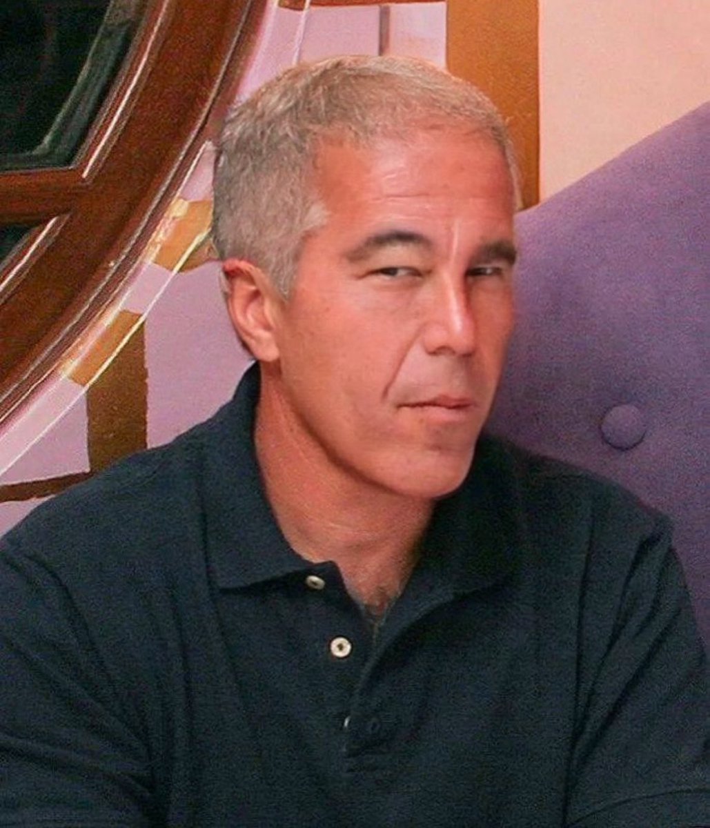 VLONEPREDATOR's tweet image. here’s what jeffrey epstein would look like if he was black or chinese