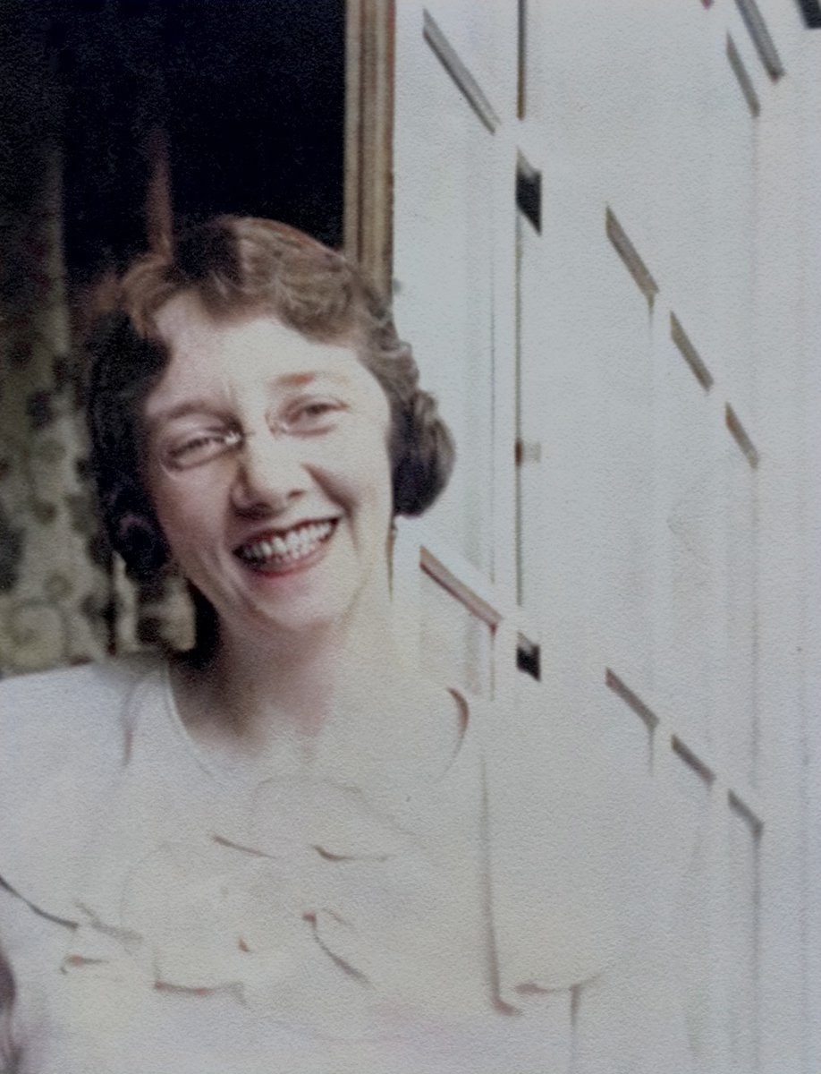 本日１月１７日は竹鶴政孝の妻・リタの命日です。

竹鶴政孝の夢と情熱に惹かれ、単身でスコットランドから日本へ渡り、誰よりも支え続けました。

リタが亡くなった後、息子の威（たけし）と政孝はすべての貯蔵庫をめぐり、原酒を探し、完成させたのがスーパーニッカです。