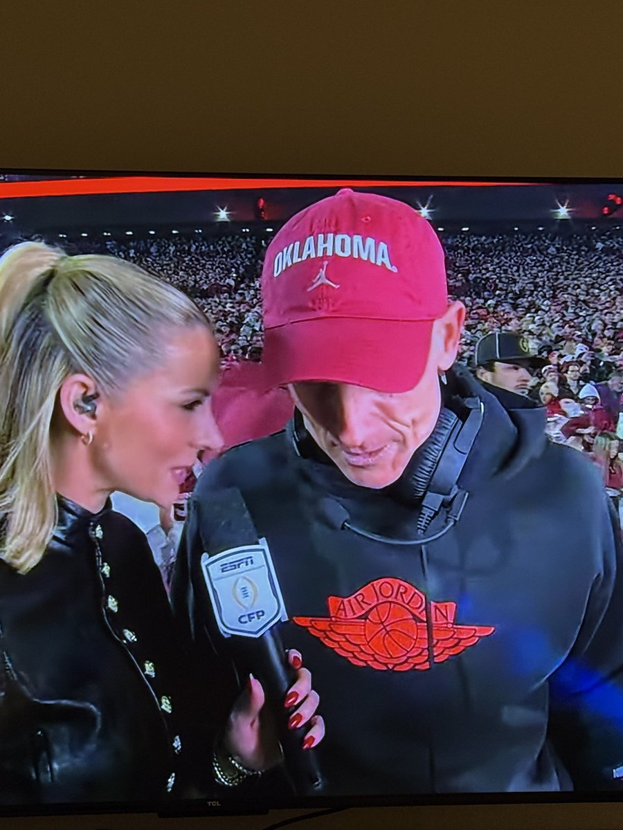 MikeRotchUSC's tweet image. Dumbest fucking hoodie ever #SHRINK