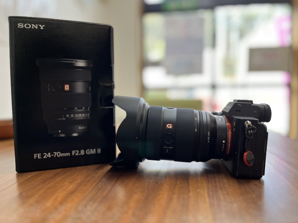 ガラスを数枚組み合わせ筒状に整形した物体

#今年一番高い買い物を貼る