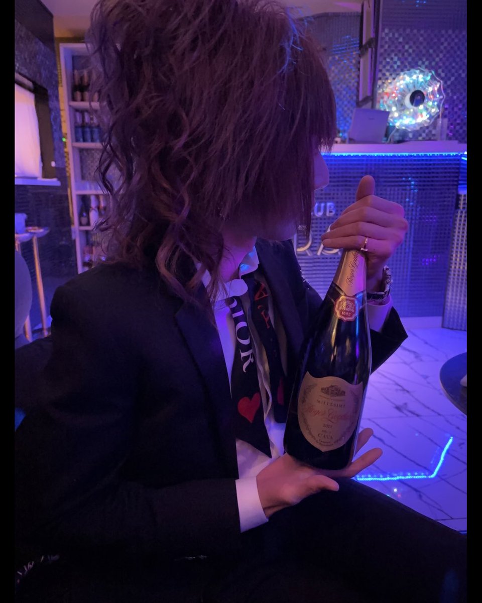 JoeSadide's tweet image. 雪よ舞い散れ其方に向けて
想いは儚いものです

 #絶滅危惧種 #限界ホスト #最後の指名