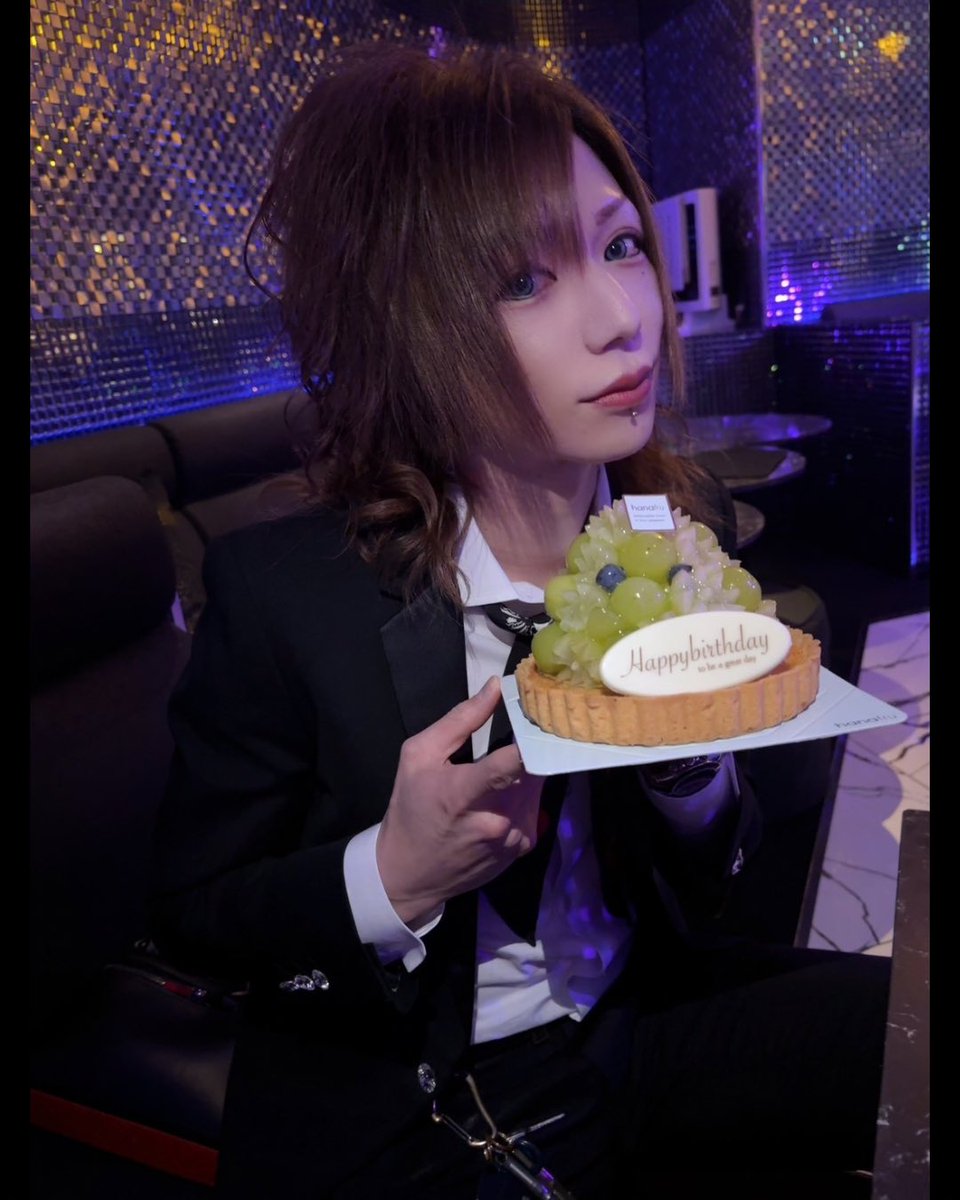 JoeSadide's tweet image. 雪よ舞い散れ其方に向けて
想いは儚いものです

 #絶滅危惧種 #限界ホスト #最後の指名