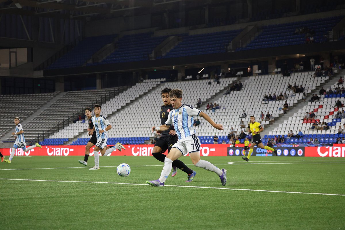 #CopaUC La #Sub16 venció por penales, tras el 1-1 en tiempo reglamentario, a <a href="/SeleccionPeru/">La Bicolor</a> y se clasificó a la final 💪🏻

🔜 Mañana definirá el título ante Chile.