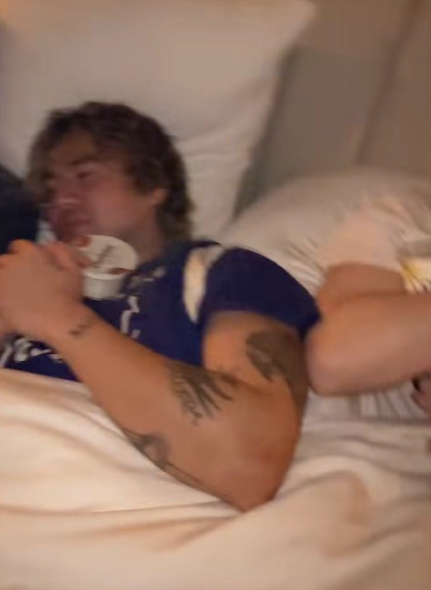 ih8bostonn's tweet image. no one is looking at that fucking yogurt