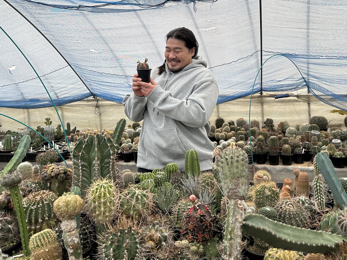 shokubutsu_club's tweet image. ドラマ『変態植物倶楽部』
第3話ご視聴ありがとうございました🌱
━━━━━━━━━━━━━━━

▼TVerで見逃し配信中🌵
🔗tver.jp/series/srvtbke…

お家の古参植物も新規植物も大切に💛
次回、いよいよ最終回！

📸撮影後の一ノ瀬さん
#変態植物倶楽部 #一ノ瀬ワタル #悠木碧 #多肉植物 #サボテン