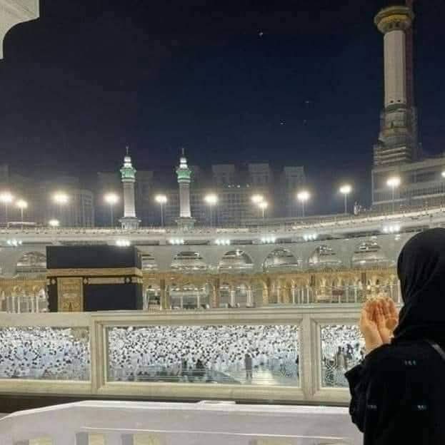 ﷽
السلام علیکم ورحمتہ اللہ وبرکاتہ🌹 #خاتم_النبیین_محمدﷺ
#درود_وسلام

ياالله کریم آپ واحد بادشاہ ہیں جو مانگنے پرخوش اور نہ مانگنے پر ناراض ہوتے ہیں،
شہ رگ سے بھی قریب ہمارے رب ہم سے راضی و خوش ہوجا،
اور ہماری فریادیں قبول فرما لے۔
آمین ثمہ آمین🍃🌸