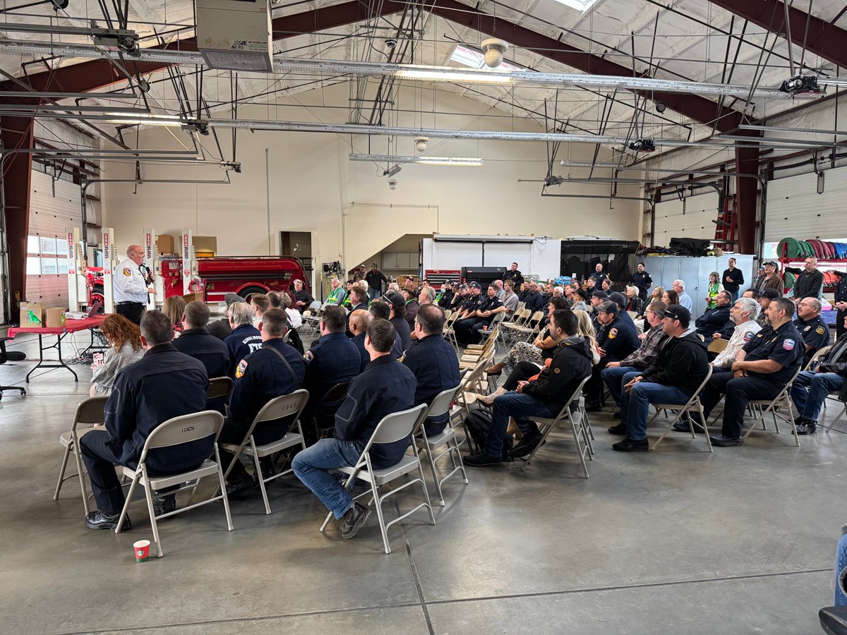 KingsMtnFire's tweet image. Congratulations Chief Lord #CoastsideFire @CALFIRECZU on an incredible 41 yrs serving/leading SM Co volunteer/career emergency service providers. KMFD is so appreciative of all support,training,leadership&amp;amp;friendship you have consistently provided to our FFs &amp;amp; community.Thanks Ken