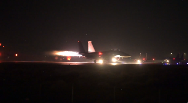 «سنتكوم»: قصفنا أكثر من 70 هدفا في وسط سوريا. سنواصل ملاحقة الإرهابيين في المنطقة بلا هوادة 