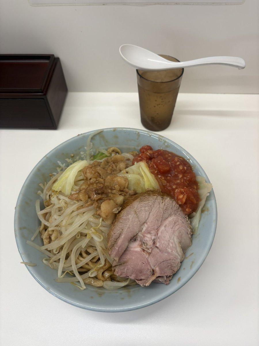 2025.12.19
俺の生きる道　柏店
トマト汁なし

めちゃくちゃ美味かった。正直ここまでうまいとは思っていなかった。もう食べたいw  

久々の自分の中での大ヒット！

僕の二つ隣の人がお冷のコップをひっくり返して隣の人がビシャってた…大丈夫ですって言ってたけどかわいそうだった。