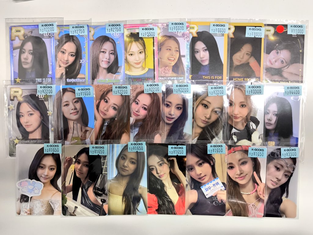 TWICE 🍭 【入荷情報】 TWICEのレアトレカがツウィさんを中心に沢山