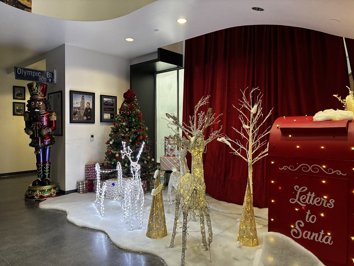 Julessohn's tweet image. Back on X. Deleted FB and will be monitoring X from time to time. I hope you all have a safe Holiday Season