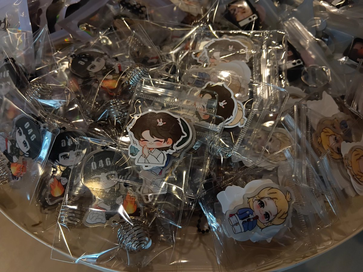 ขอบคุณ GIVEAWAY น่ารักๆจากคุณ <a href="/SoSally3/">KOO-MY-WAY 🧡 행복하자 iKON</a> ฝากแจกที่คาเฟ่ ไอคอนิคมารับกันเยอะๆนะคะแบ่งแจก2วันนะคะ
#BobbyBDayOnTheMoon
#BOBBY #바비 #バビ 
#iKON #아이콘 <a href="/iKONIC_143/">iKON GLOBAL iKONIC</a>