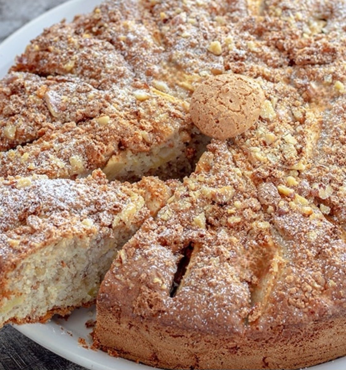 Monica09058845's tweet image. Colazione con Torta amaretti e noci e un buon Cappuccino ☕️🤪😋