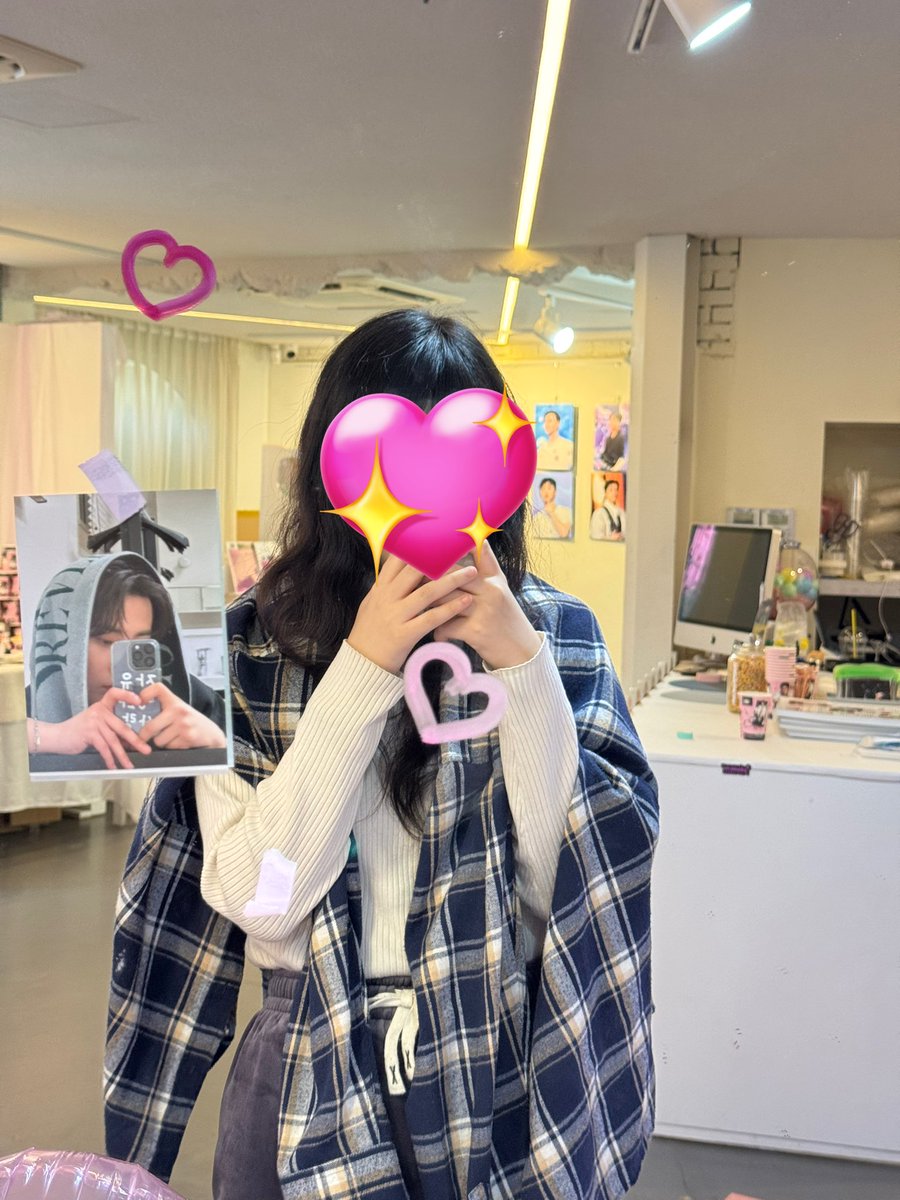 저는 포토존에서 사진 찍었다네요 사랑 넘치는 곳이야💖

#영현이의_재생목록
#Dearmy_YK