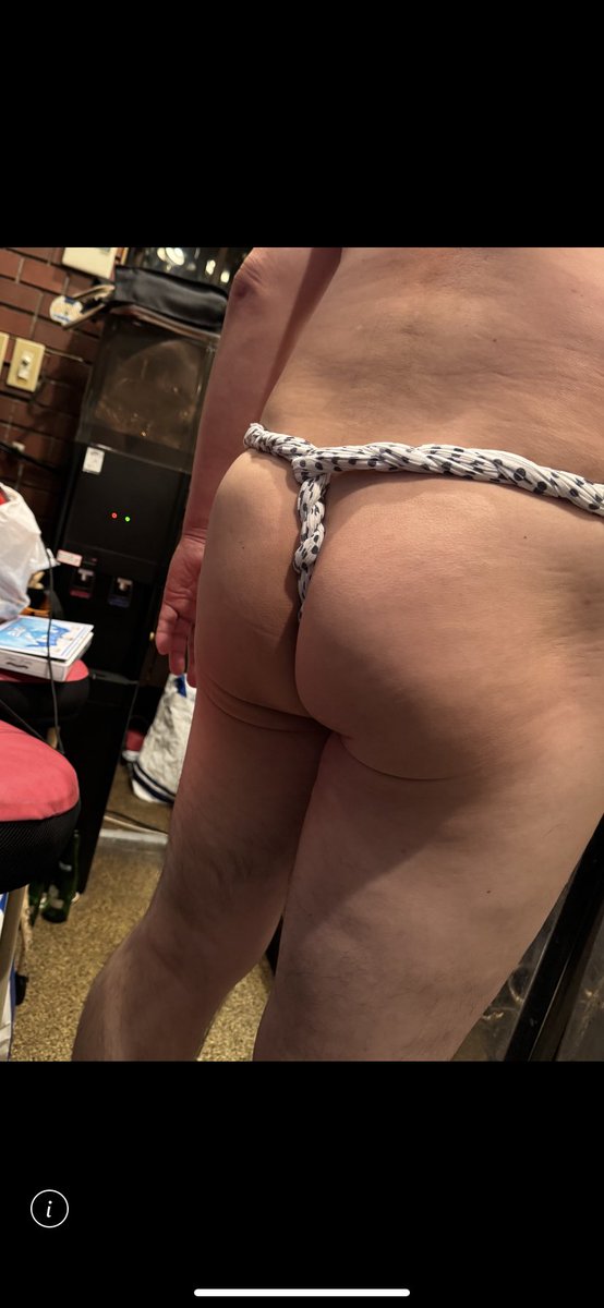 12月20日(土)折角の週末ですが天気は下り坂🌦️今夜も18時オープンで店内暖かく皆様お迎え致します。足元注意して遊びに来てね🥃ワイワイ飲みましょ🍻ワチャワチャ飲みましょ🍺明日褌、一枚きん祭忘年会3000円飲み放題16時~21時何か一枚身に付けて年内最後の裸祭、つまみ持込歓迎👍22日休みます🙇