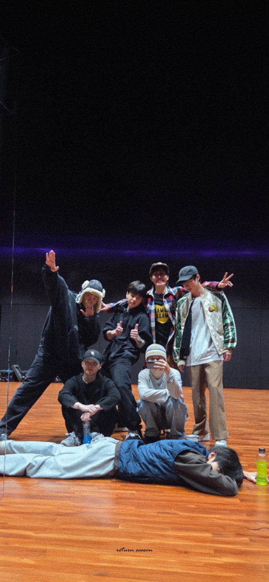 return_season's tweet image. 251216 방탄 위버스 라이브

2340*5064