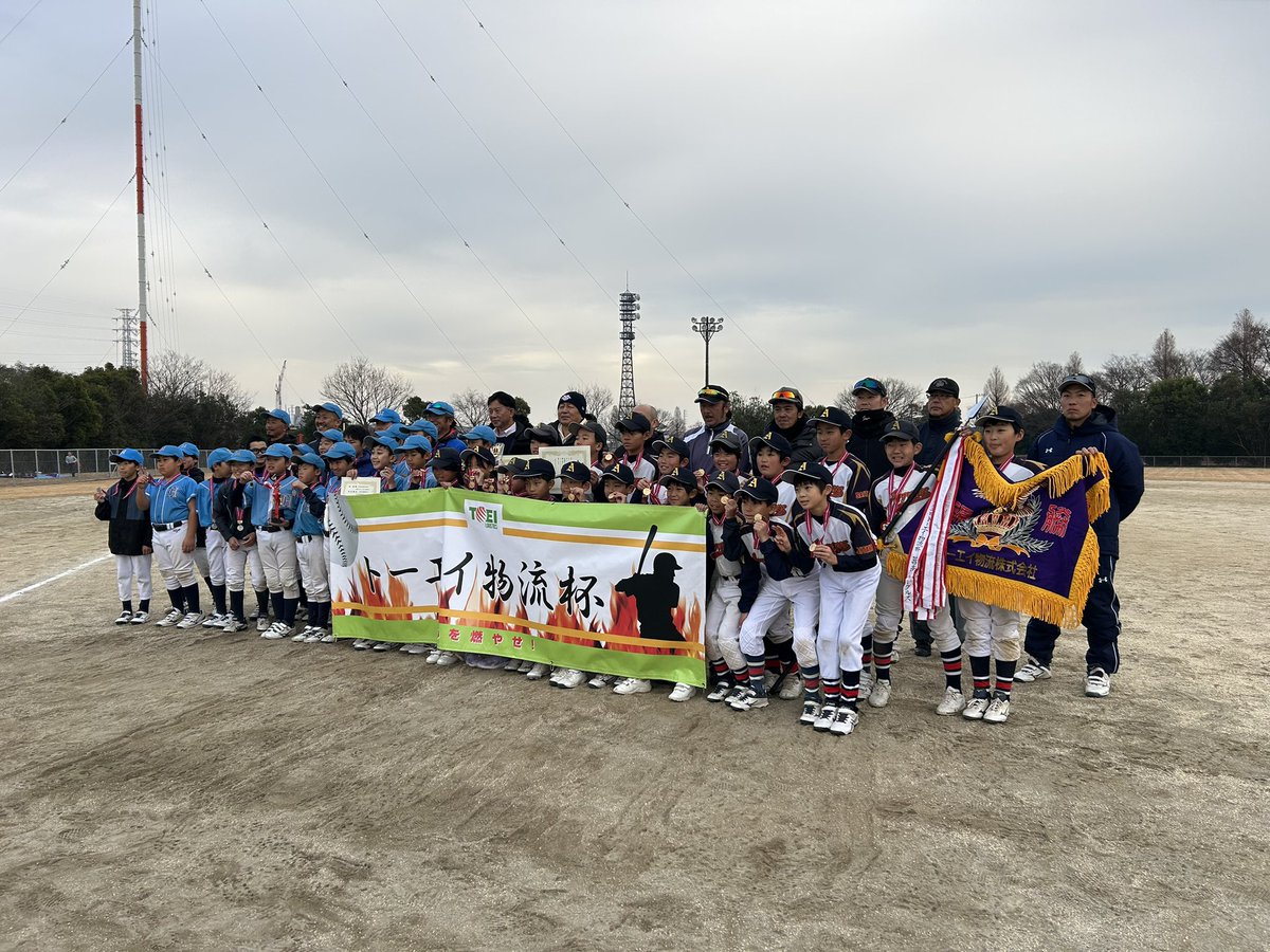 Shobu3Arrows's tweet photo. 今年のトーエイ物流杯も無事に終了しました。
優勝しました🥇🏆
関係者の皆様、ご協力ありがとうございました。
#トーエイ物流杯
#北桜ファイターズ
#菖蒲スリーアローズ https://t.co/tmLm3n4VIY