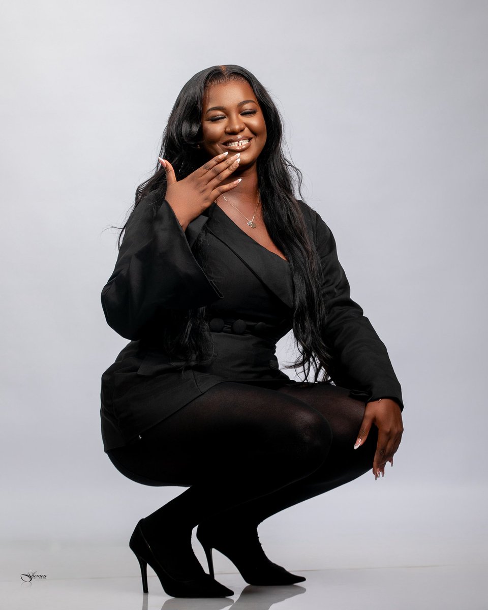 _NanaAdjoax's tweet image. Reintroducing 🌚Dr.(Pharm) Christabel Nana Adjoa Owusu .. 
I almost gave up but Micah 7:7 held me down.
I’m super proud of myself❤️🫶🏻
I’m the testament that God is good 🥹🤌🏻