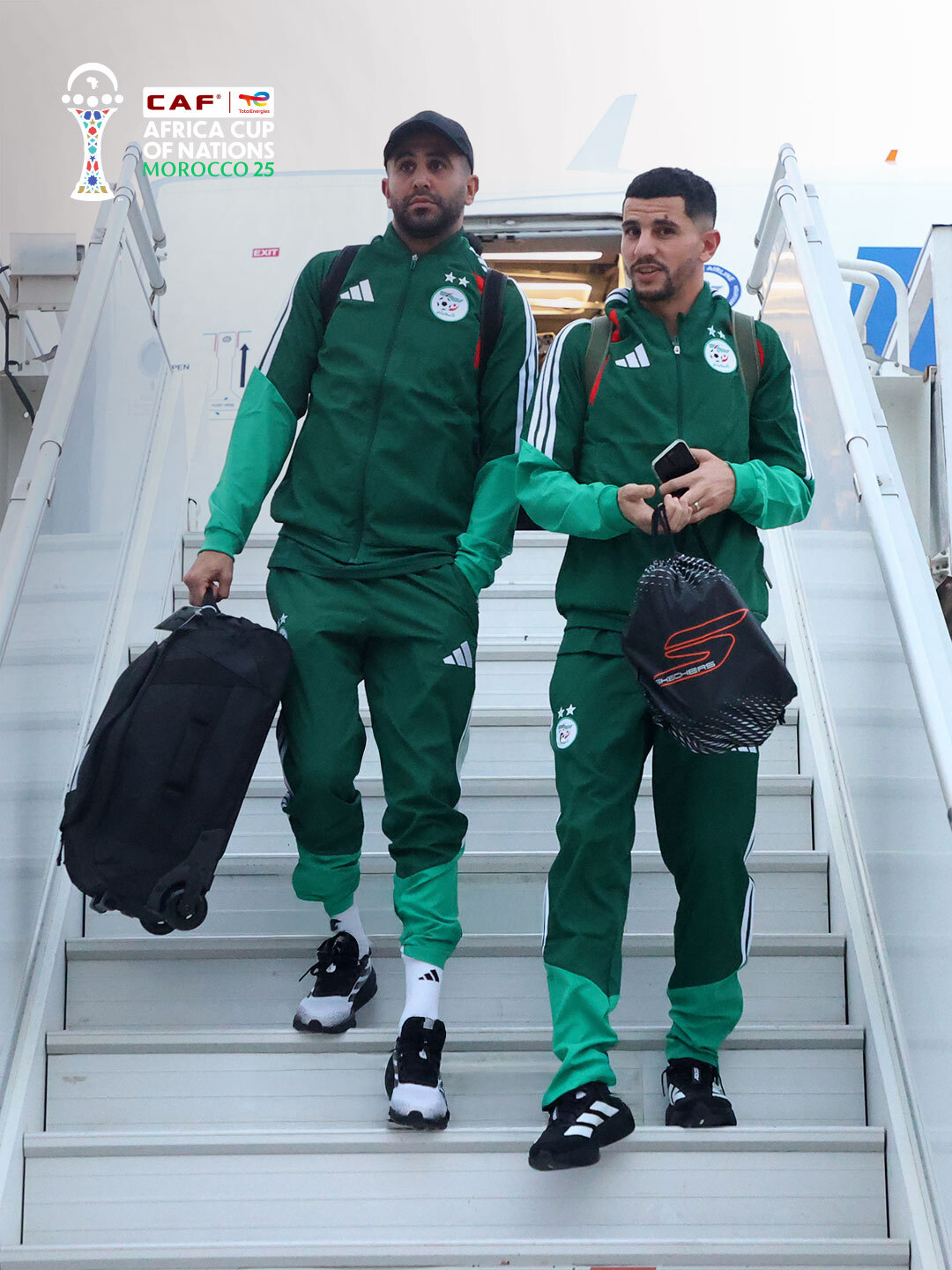 وصول لاعبي الجزائر إلى المغرب للمشاركة في #كأس_أمم_أفريقيا 