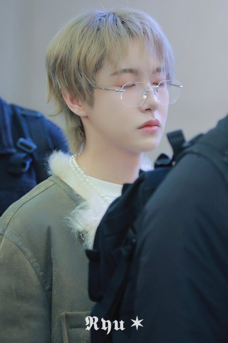 Rluversclub's tweet image. 251220 ICN

sleeping beauty .. 🫠

#런쥔 #RENJUN #仁俊