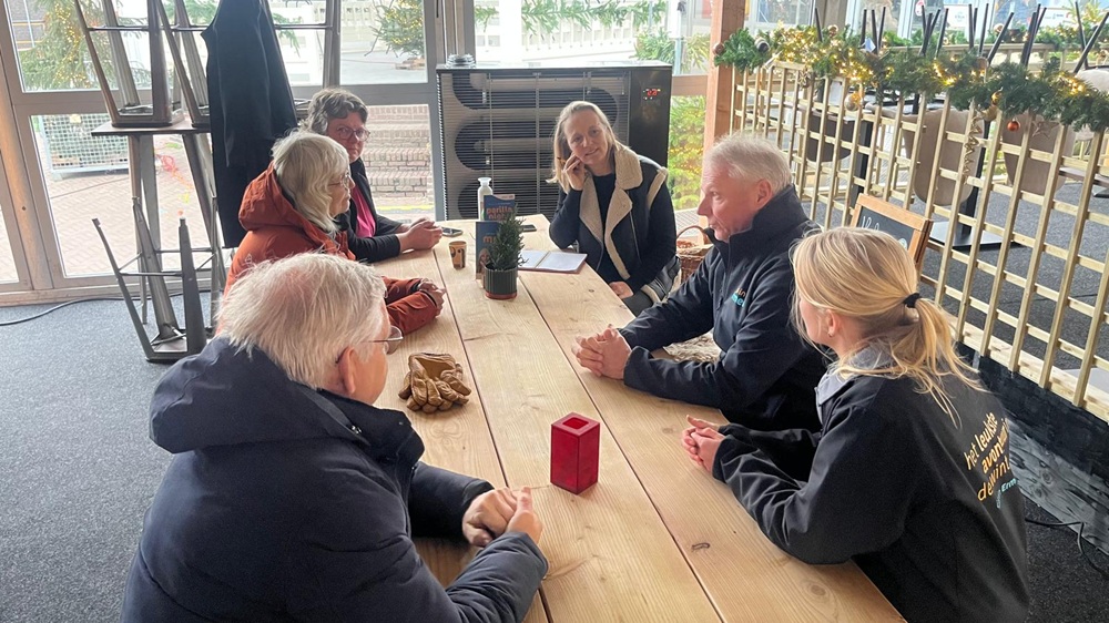 progressiefe's tweet image. Complimenten voor IJs in Ermelo, haar vrijwilligers en sponsoren

Progressief Ermelo bracht een bezoek aan IJs in Ermelo. Niet om te schaatsen, maar om met het bestuur te praten waar zij tegenaan lopen bij het organiseren van dit evenement.

Lees meer: progressiefermelo.nl/complimenten-v…