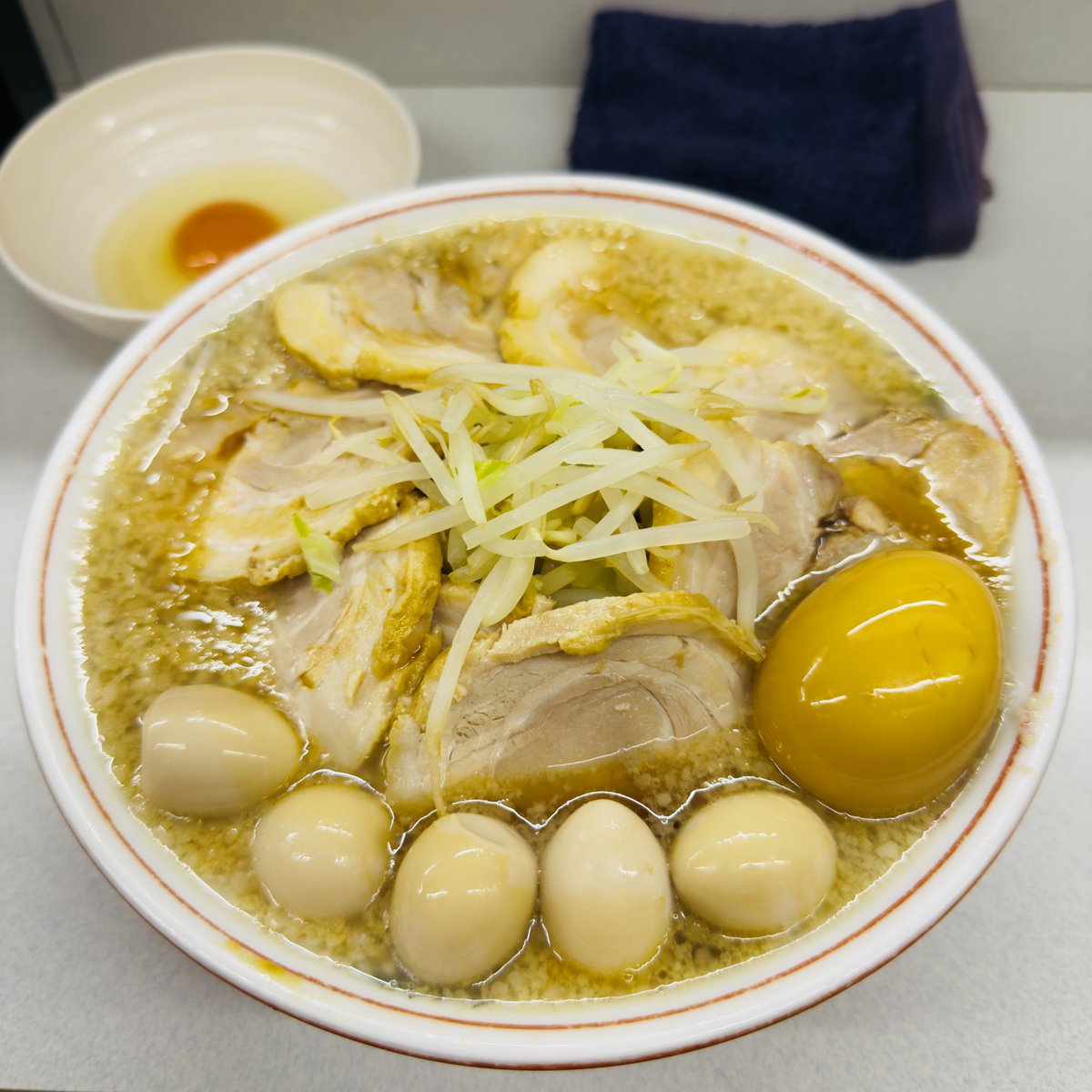 ラーメン 神田店 普通盛 チャーシューダブル 油多め濃い口 煮玉子