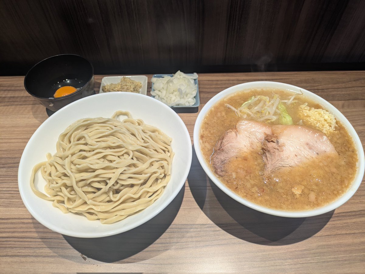 らーめん菊
つけ麺、生卵、玉ねぎ、しょうが

なかなか訪問出来てなかった宿題店
麺400gだけどスルスル入る。
毎日は食べれないけど、、、
ハイレベルの二郎系
