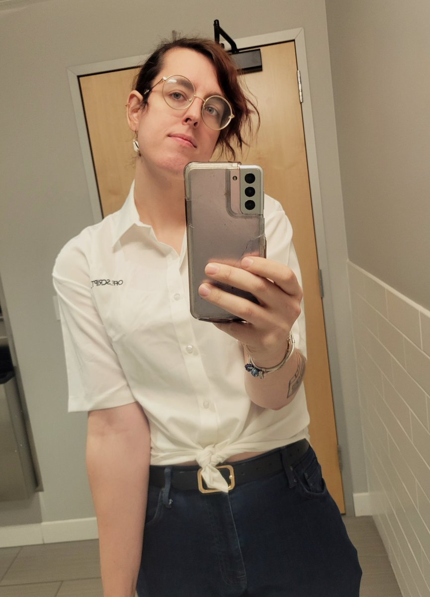 Big year for tied off button ups ☺️