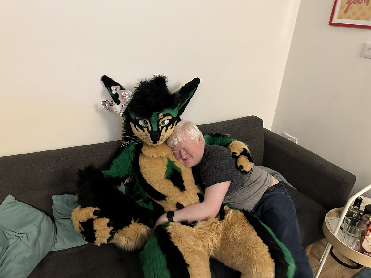 I’m “up north” this weekend visiting <a href="/Capt_Tofu/">Captain_Tofu</a> and <a href="/KilobyteFox/">Memory Leak</a> .  Fell asleep cuddling this absolute cutie!