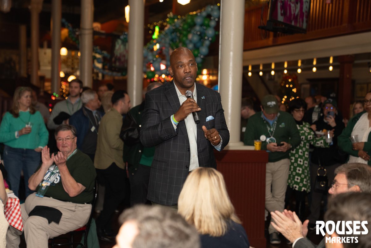 TulaneAthletics's tweet photo. Brought the Big Easy to M-Town!

#RollWave https://t.co/ZNcPbUPHXZ