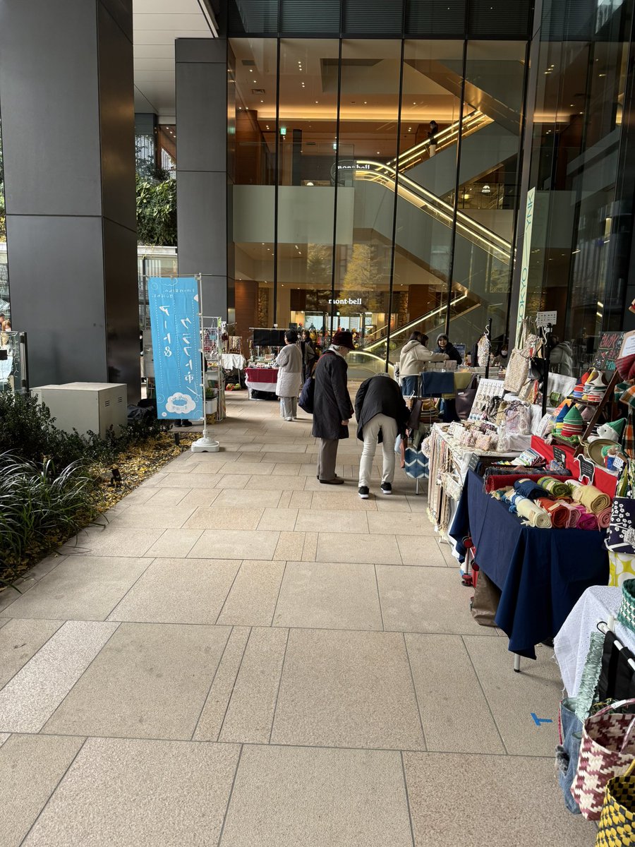 koedo_workshop's tweet photo. 東京スクエアガーデンにて開催の青空個展アート&amp;クラフト市に出店しています！

準備時間中小雨で場所が移動になっております。
動線からは少し見えにくい位置になってしまいましたが、元気に出店中です！

本日より新作、ふくろうの販売を開始いたします！

#小江戸工房
#青空個展 https://t.co/tTj2482klo