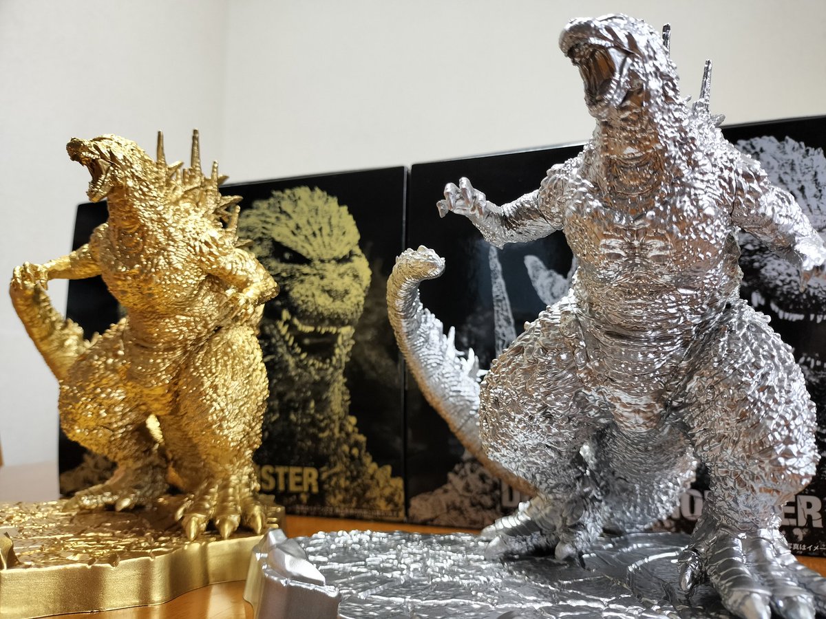 お正月準備始めました。 …って気分になるドン・キホーテの限定ゴジラ