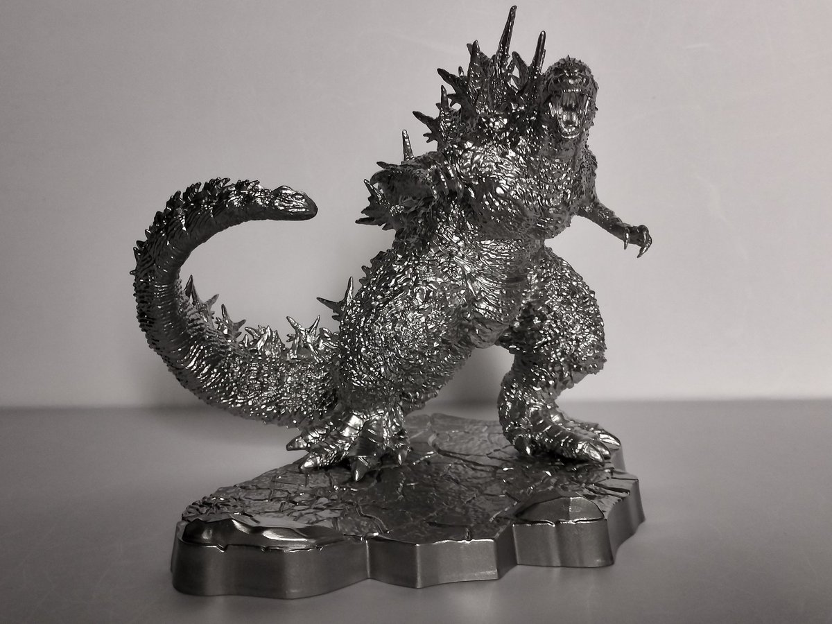 お正月準備始めました。 …って気分になるドン・キホーテの限定ゴジラ