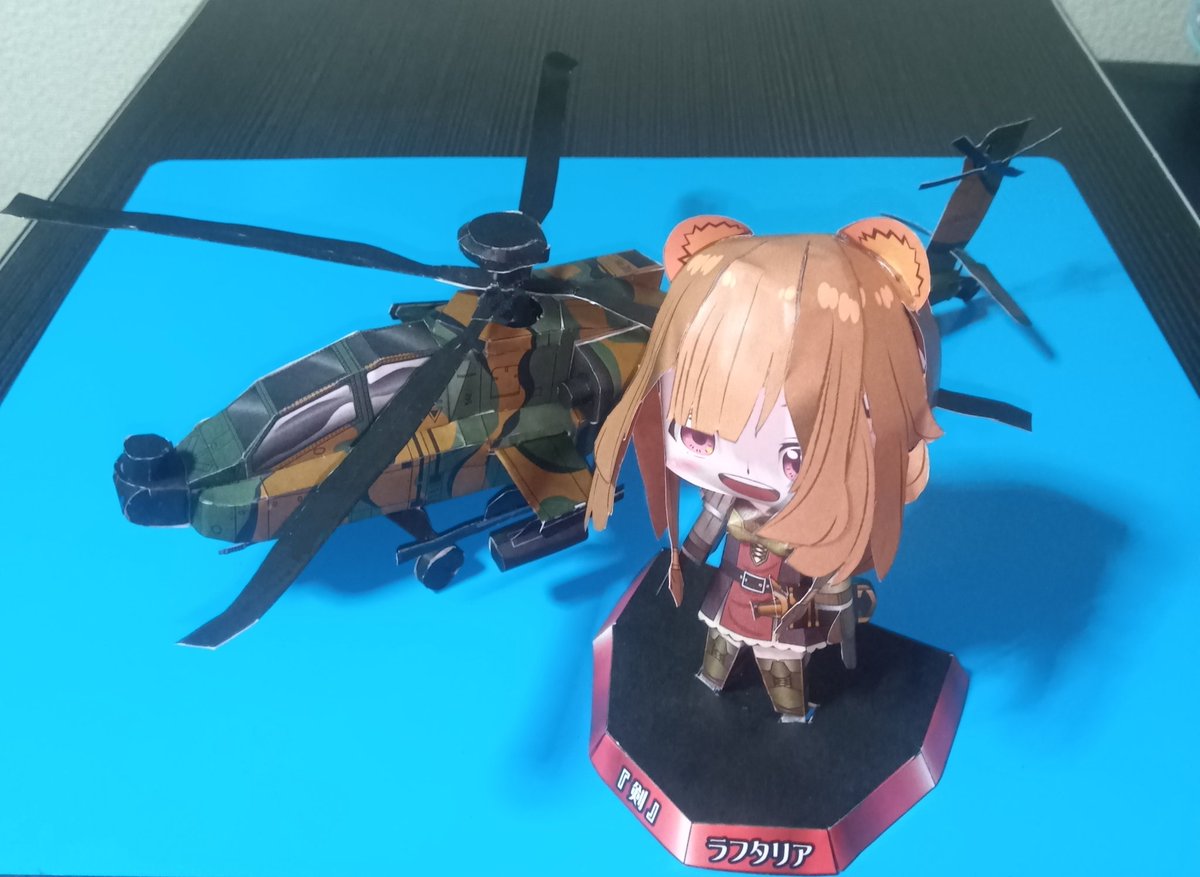 陸上自衛隊のAH64D アパッチ・
ロングボウをペーパークラフト
で作ってみた

展開図は紙模型工房が公開して
いる物を頂きました

papermodel.jp/ah64d.html

説明書をよく読まず一部武装の
作り方を間違えてしまって反省

以前作った紙模型「怪獣8号」
「緑谷出久」「ラフタリア」
とも一緒に撮ってみた