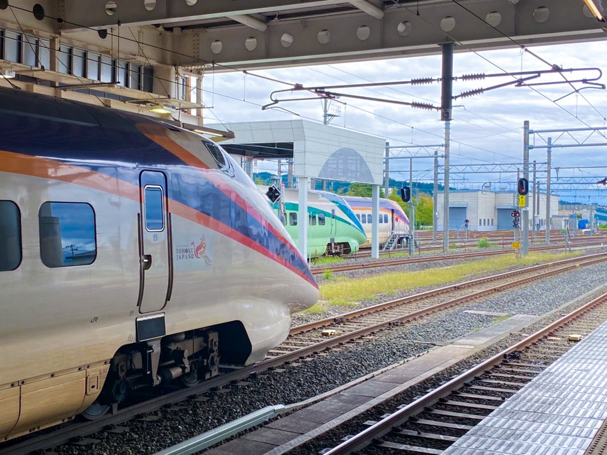 新庄駅で3編成並んでるE3系はめっちゃかっこよかった😭
 #つばさつなぐ