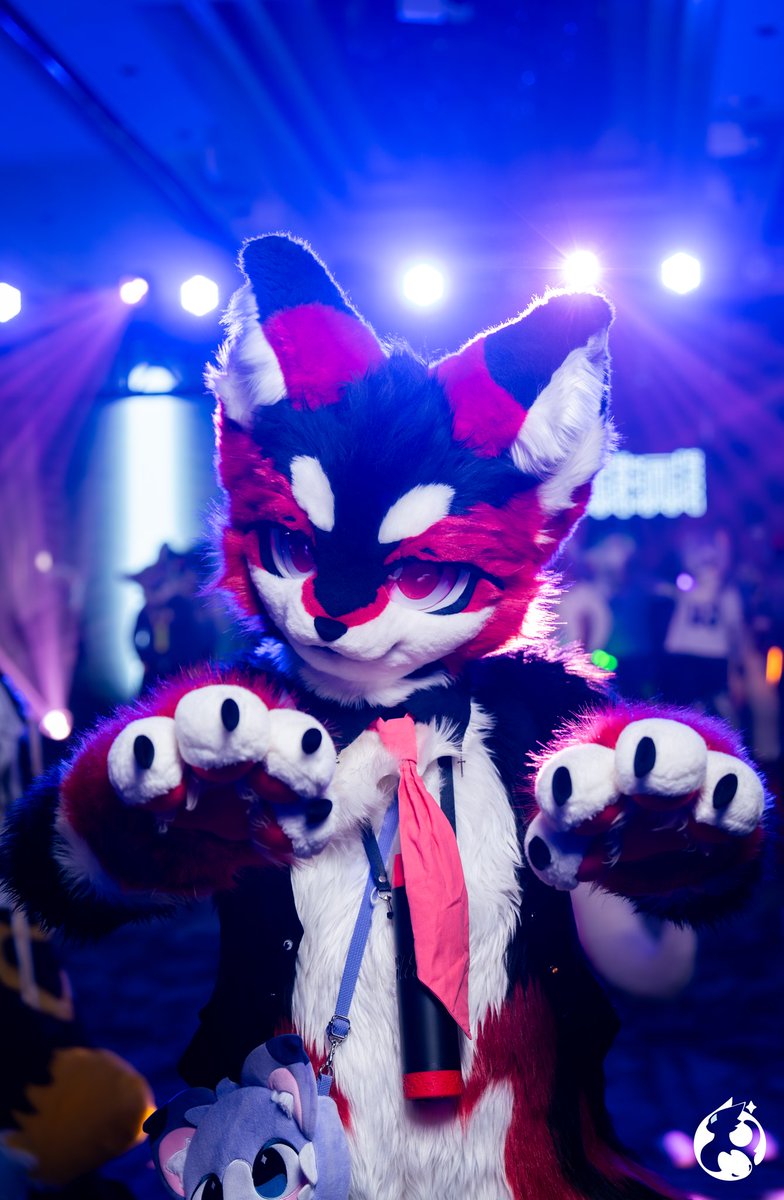 Kion618's tweet photo. 凶凶的～
#FursuitFriday 
#FursuitEveryday https://t.co/agHZdbzFu2