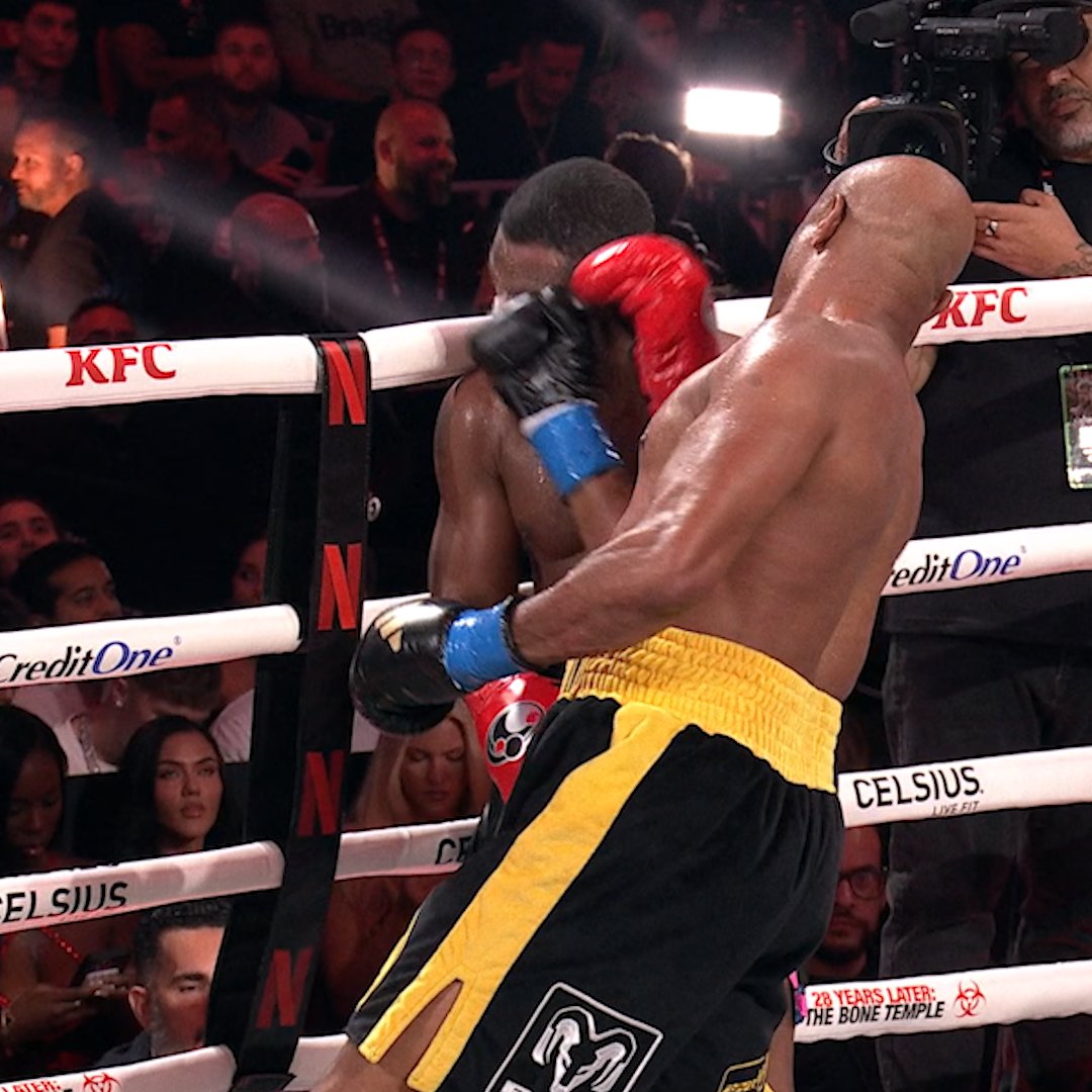 Autographed Photo of Holly Holm Defeating Ronda Rousey, image size:1080x1080