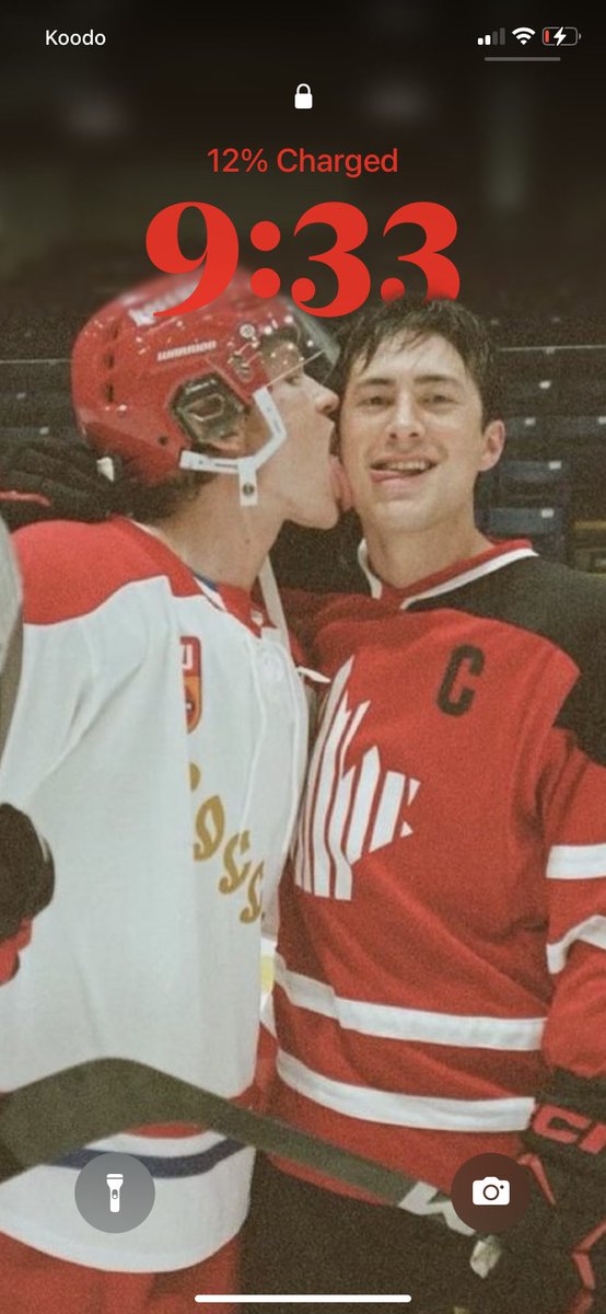 tmlsolair's tweet image. i literally JUST changed my wallpaper and my dad already saw it and gave me the most quizzical look…