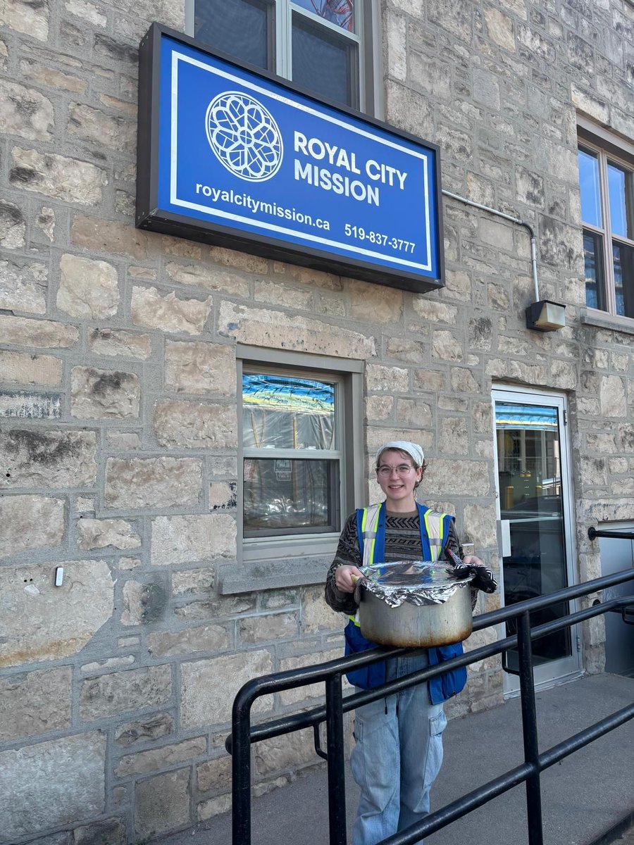 On these cold winter days, a warm meal can bring comfort and hope. Today, the Ahmadiyya Muslim Elders Association of Guelph had the privilege of serving hot, freshly cooked rice with meat to 80 individuals in need at the Royal City Mission in downtown Guelph, as part of our
