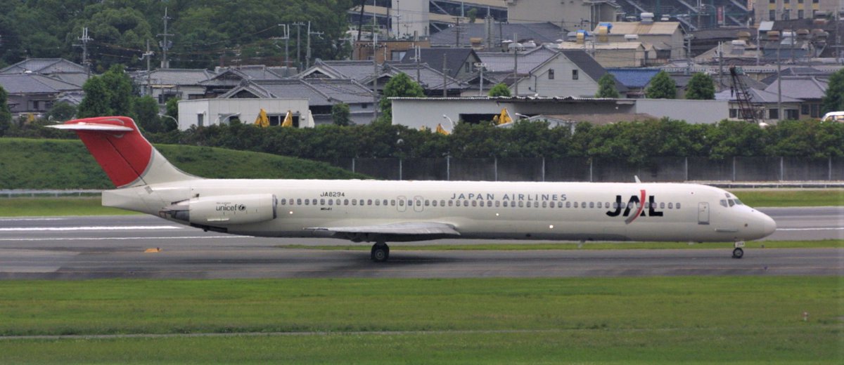 ja819061's tweet photo. 私の撮影した昭和・平成時代の伊丹空港|静岡の空鉄
#JAL #MD81 #JA8294
https://t.co/dBweMLSYJm https://t.co/CaELo4vmAZ