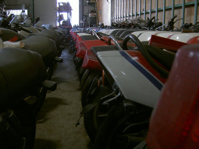 ってか、以前RZRを大量出品してた俺の中での伝説の人と同じ人物か!?Σ(゜ロ゜;)…!!!!